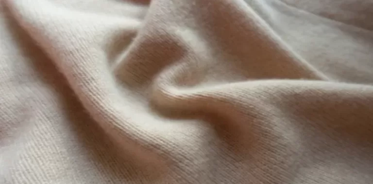 Cashmere, known as "soft gold," is loved for its softness, delicacy, and colorfulness. The price is super expensive and not something that the average person can afford. The unit price of a cashmere sweater is around 1,000-3,000 U.S. dollars.